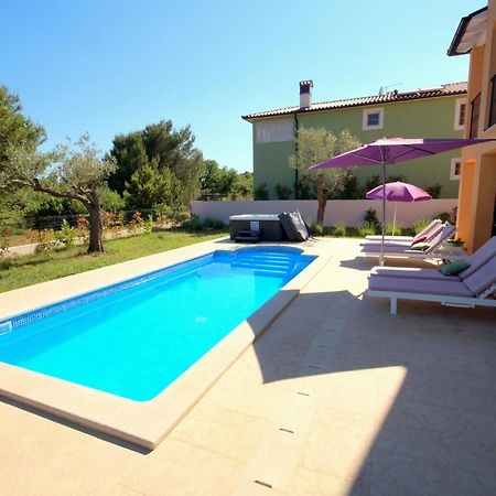 Rakalj Lovely Villa With Pool, Wellness And Fenced Garden מראה חיצוני תמונה