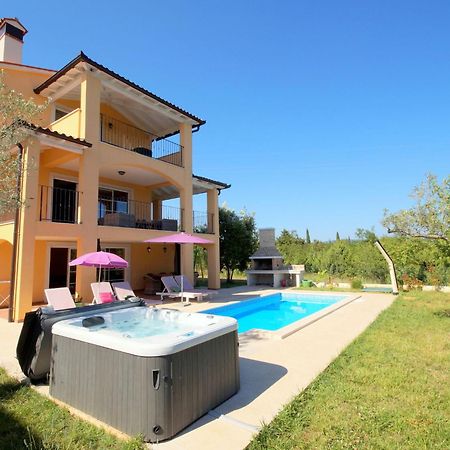 Rakalj Lovely Villa With Pool, Wellness And Fenced Garden מראה חיצוני תמונה